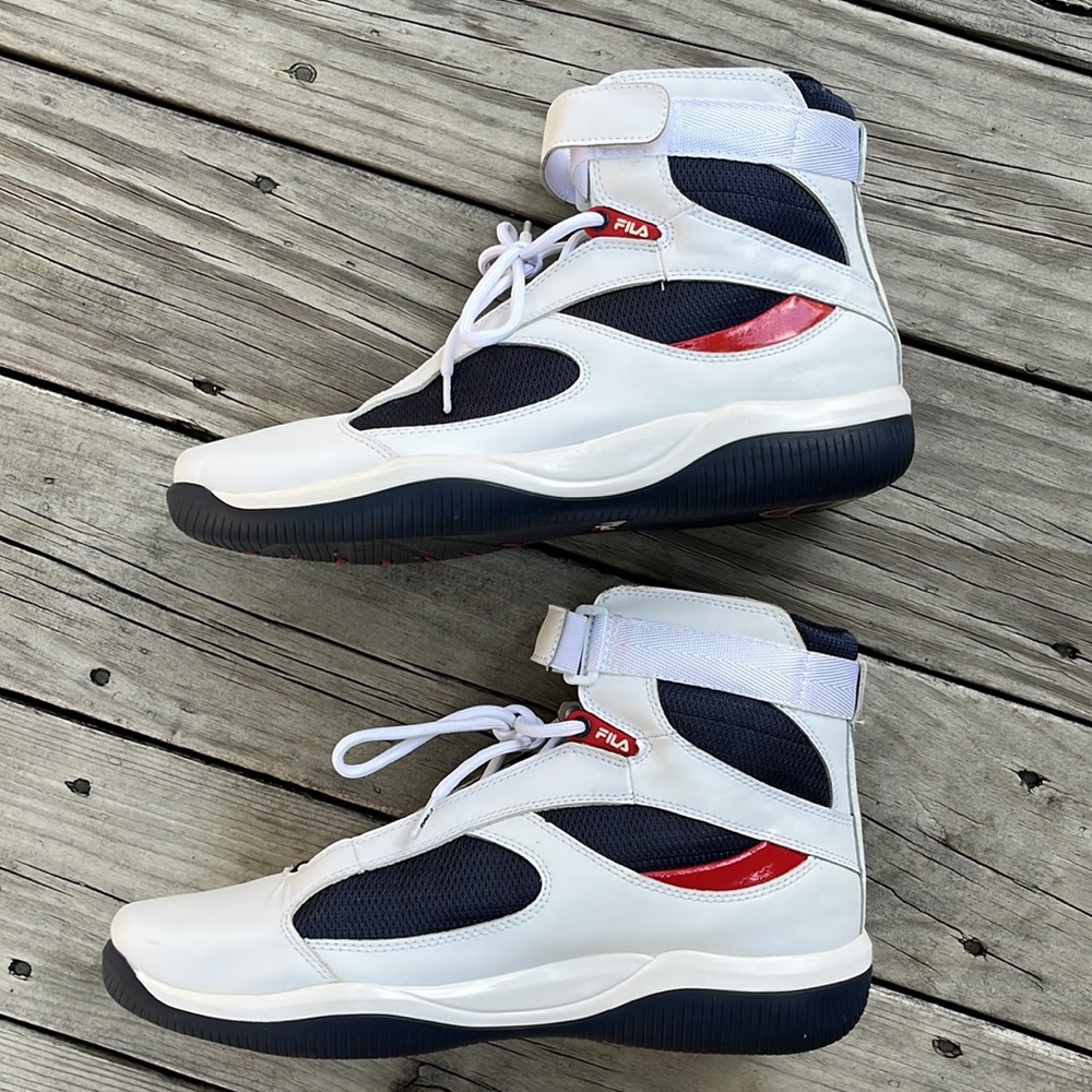Men’s vintage Fila high top white navy leather sneaker Size 12